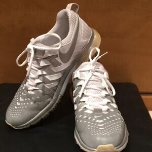 NIKE WOVEN TRAINER SILVER WHITE Air Cushioning. 10